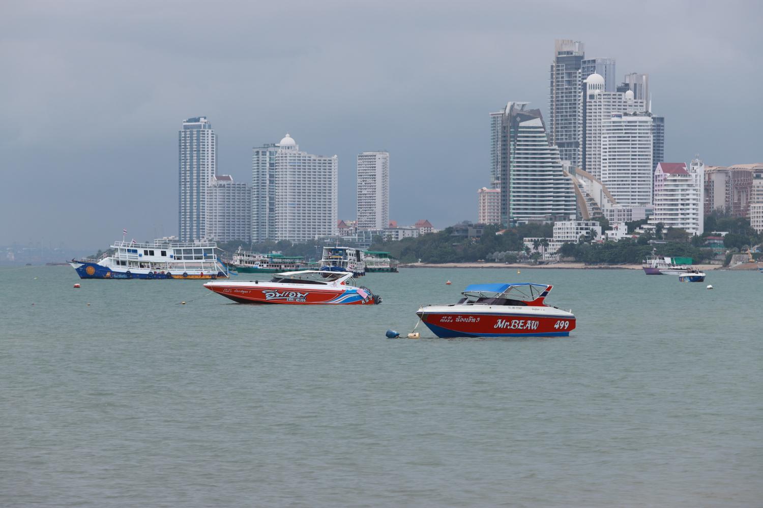 Speedboats off the coast of Pattaya, Chon Buri, which currently has a large number of unsold condo units. (Photo: Somchai Poomlard)