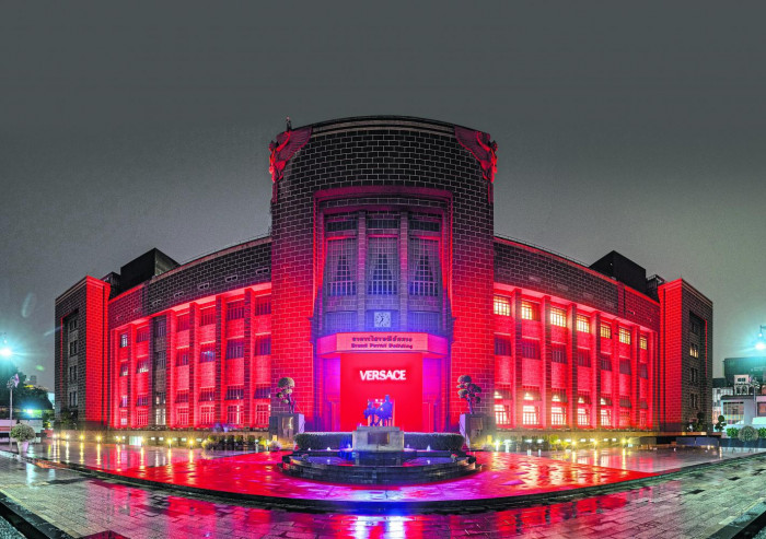 Versace goddesses grace Grand Postal Building - Vimarsana News