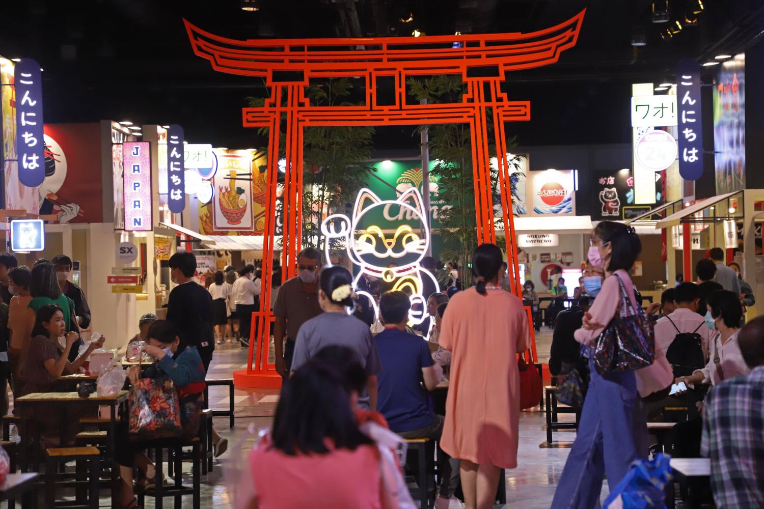 People crowd the SX Food Festival Zone at the Sustainability Expo 2022 to check out the selections of international and local food from the 100 shops there. Varuth Hirunyatheb