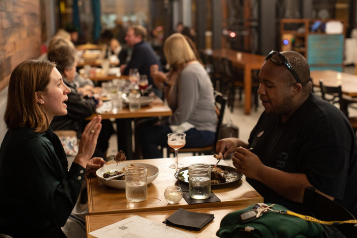 Restaurant Staffers Are Returning to Work After Covid Flight - Vimarsana News