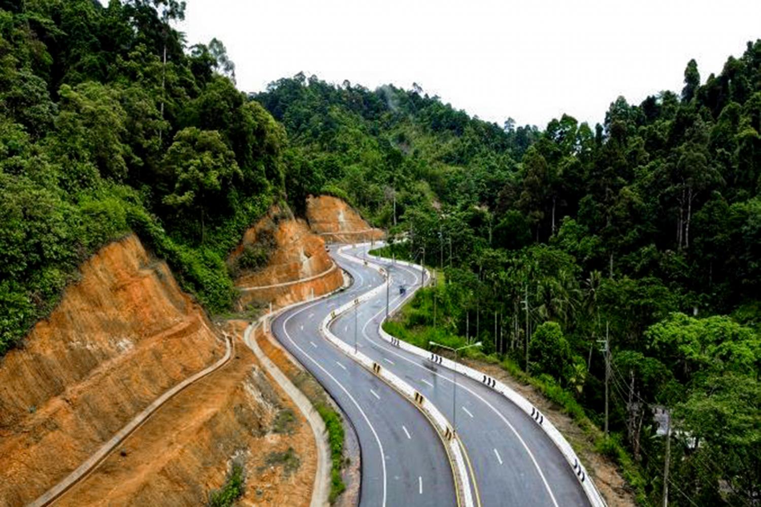 The Highways Department last year finished the expansion of a section of the Chumphon-Ranong highway from two lanes to four lanes. The government believes investment by state agencies and state enterprises this year can propel economic growth.