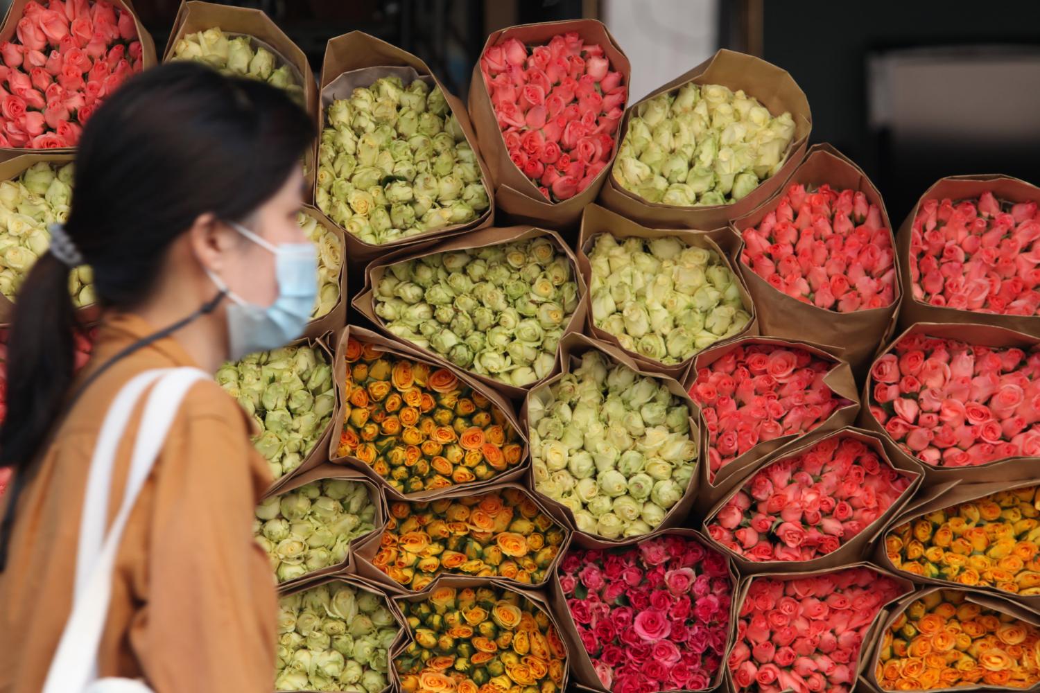 People look at roses, both fresh and artificial, ahead of Valentine's Day at Pak Khlong Talat (flower market). (Photo: Apichit Jinakul)