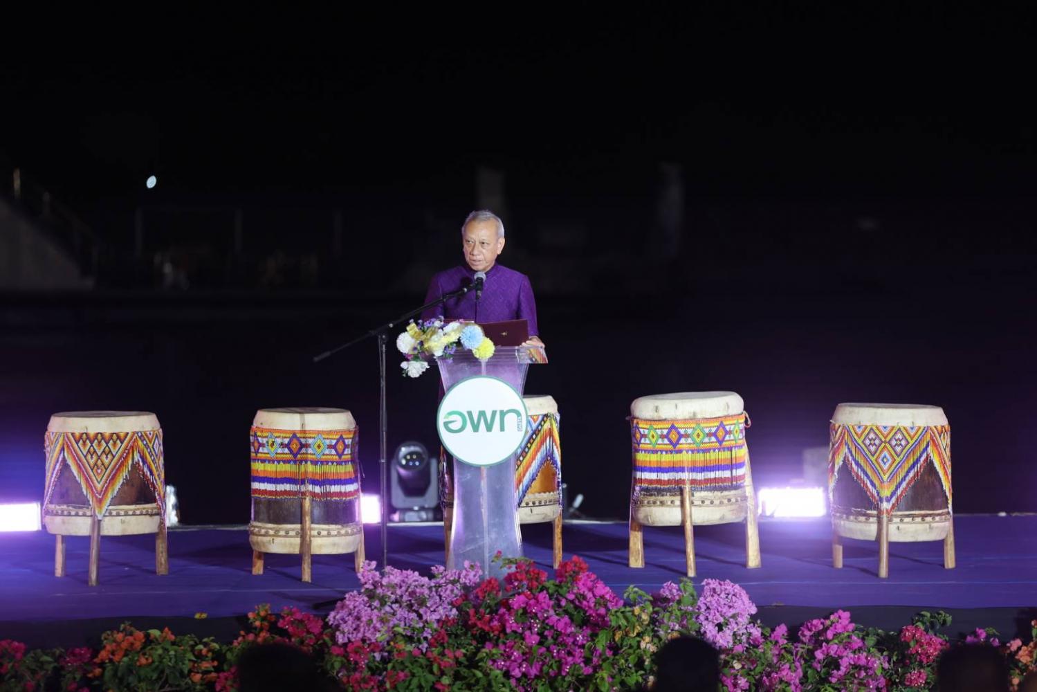 Mr Phiphat speaks at the opening ceremony of the Songkhla Lake Basin project.