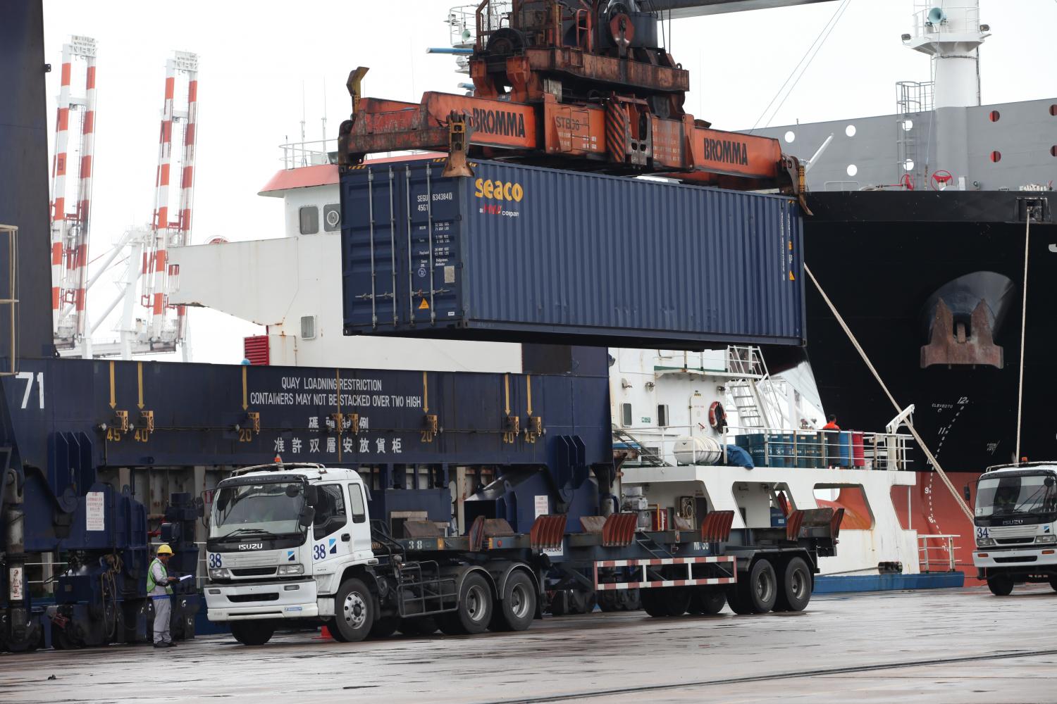 A shipping container is unloaded from a truck at the Laem Chabang Port in Chon Buri province. (Photo: Apichart Jinakul)