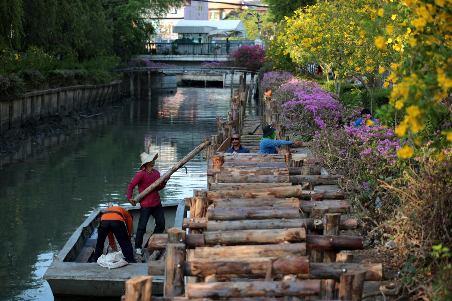 Bangkok Metropolitan Administration (BMA) workers build a structure to fix a damaged stretch along the bank of Prem Prachakorn canal next to Rama V Road in Dusit district on Friday. The BMA also dredged the canal to prepare for the rainy season. (Photo: Chanat Katanyu)