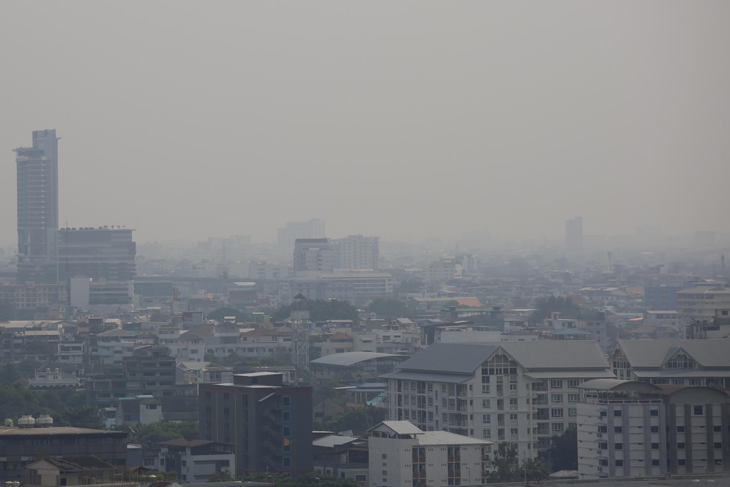 Smog shrouds Bangkok's skyline. Photo: Arnun Chonmahatrakool