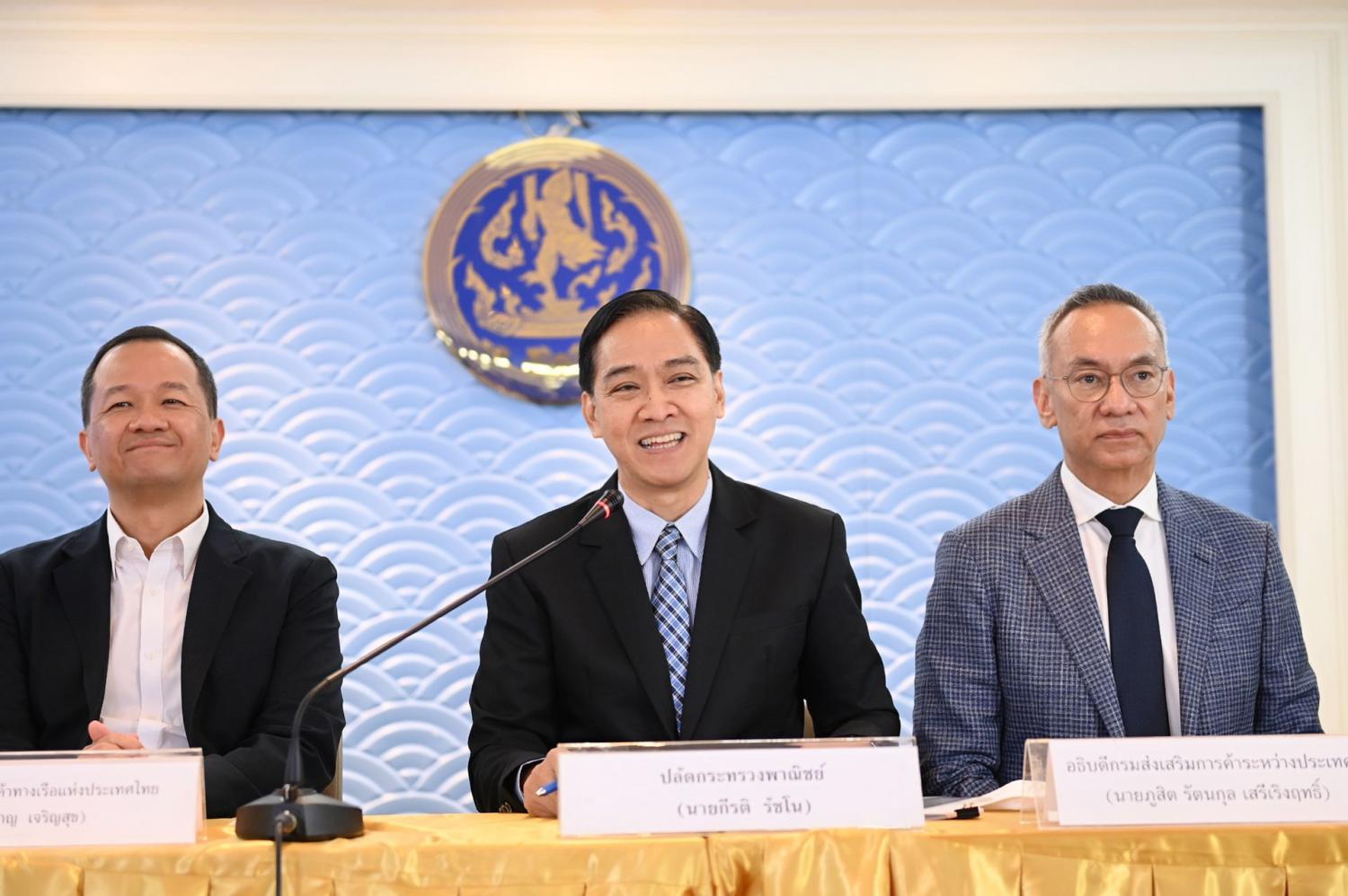 From left are Mr Chaichan, Mr Keerati and Phusit Ratanakul Sereroengrit, director-general of the Department of International Trade Promotion, at a joint meeting held on Thursday.