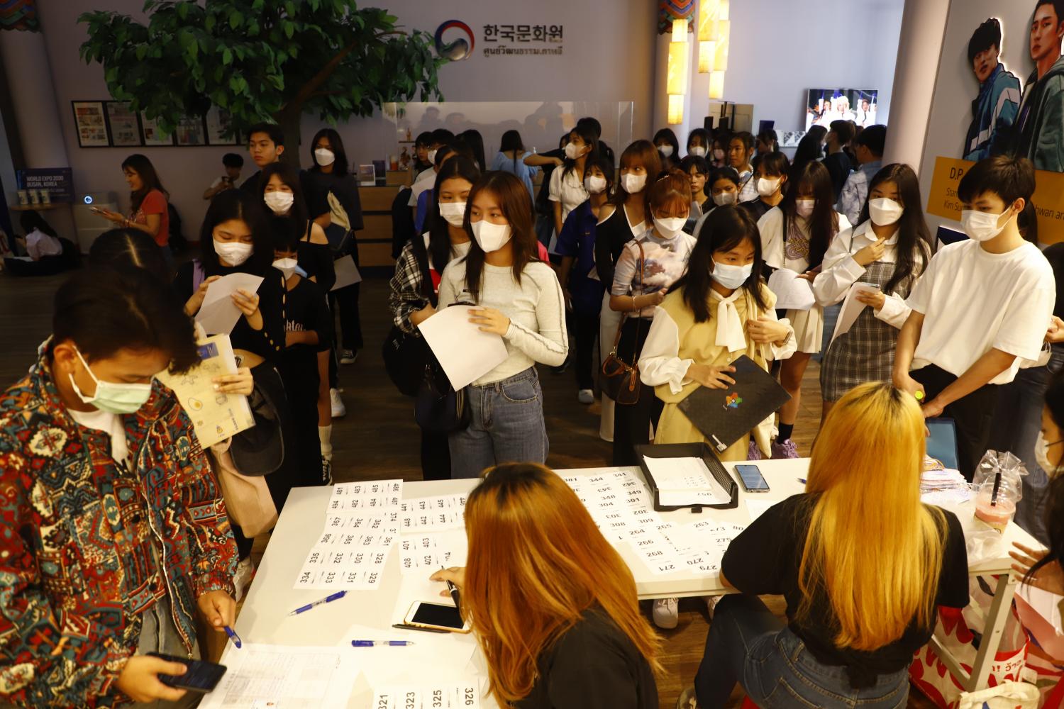 About 2,500 youngsters aged between 10 and 19 audition to be K-pop stars on Friday at the Korean Cultural Centre in Bangkok. (Photos: Nutthawat Wicheanbut)