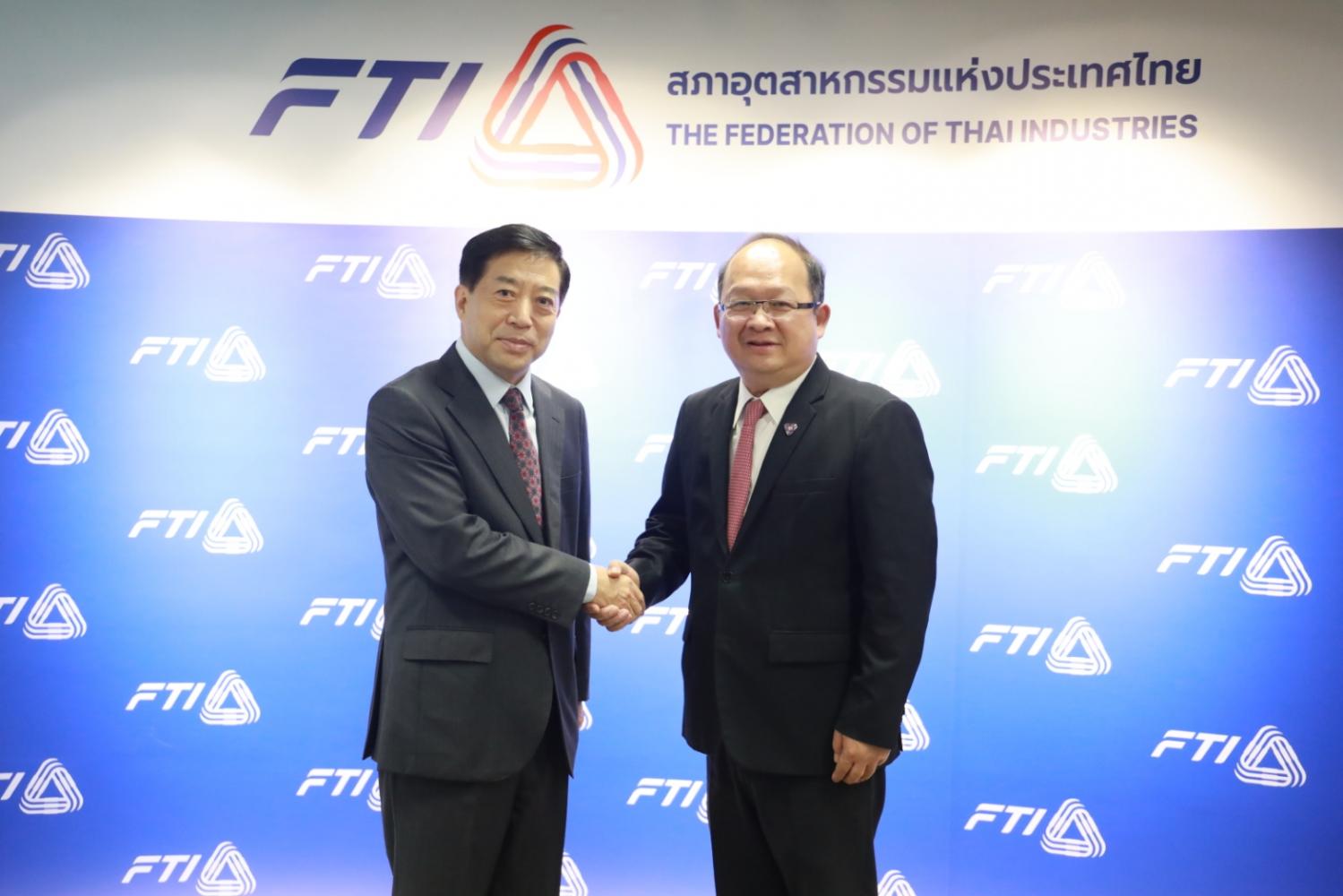 The Chinese ambassador to Thailand Han Zhiqiang, left, and Mr Kriengkrai are pictured during recent talks to develop Thai-Chinese business cooperation.