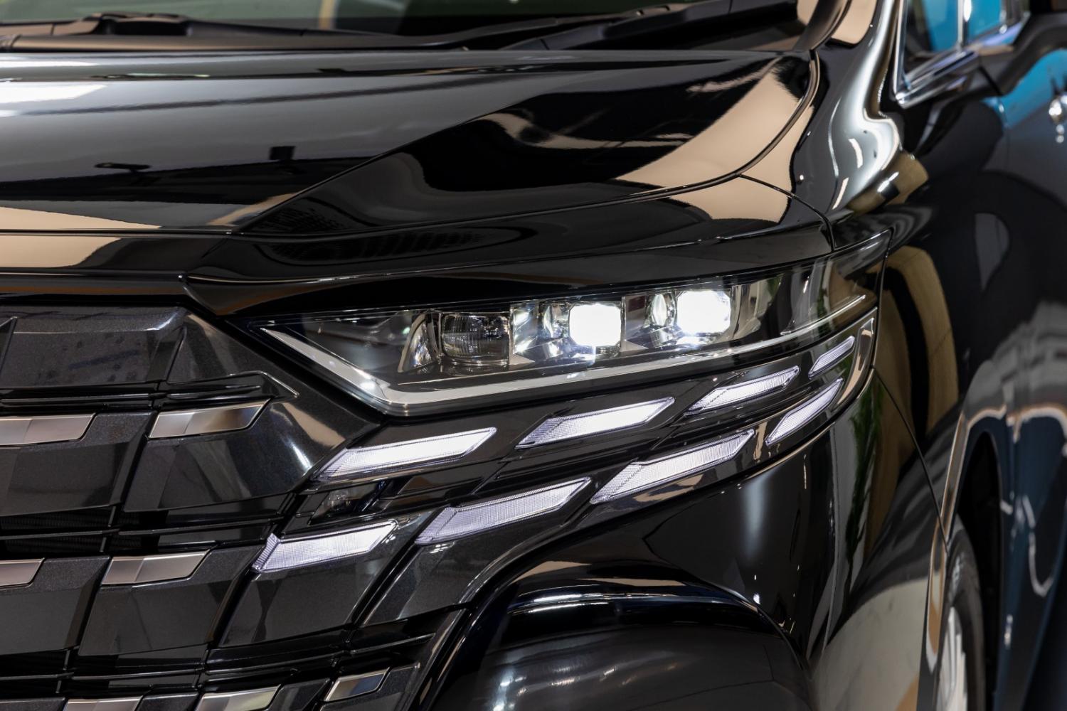 Toyota launches new-gen Alphard/Vellfire