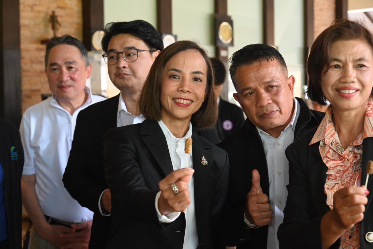 Ms Pimphattra, centre, is in a relaxing mood during her visit to Chumphon to meet local industry officials and business people. (Photo supplied)