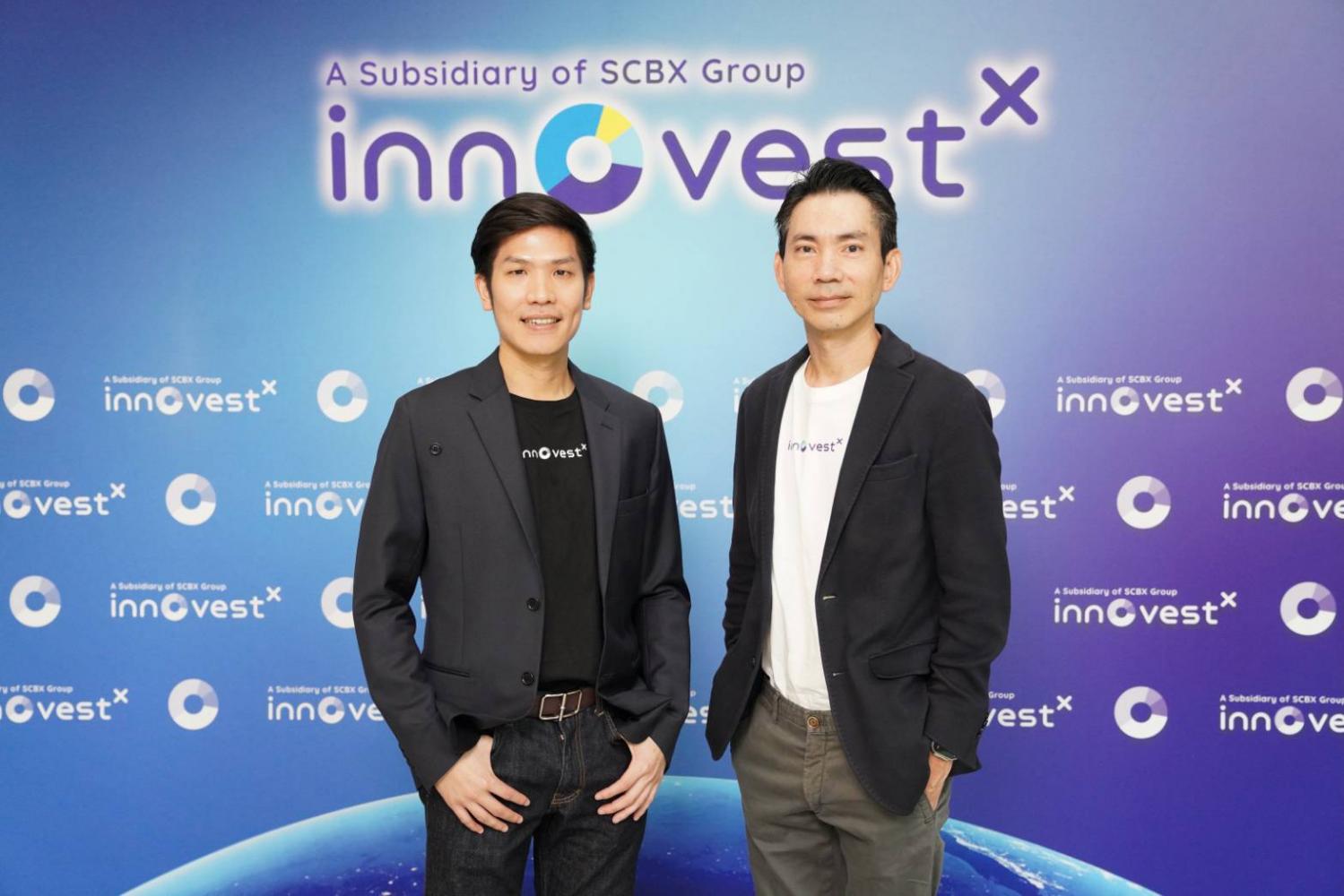 Mr Sukit, right, and Mr Phasuvut attend a recent press conference. Both executives advised investors to diversify investments into emerging markets.