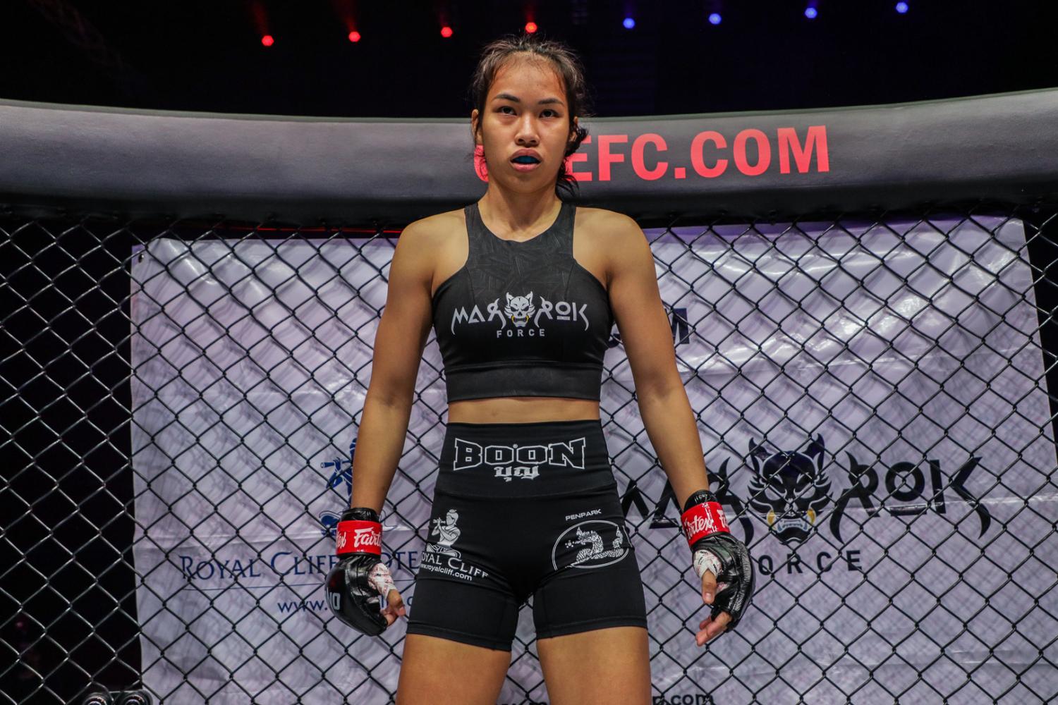 Thai fighter Nat Jaroonsak.