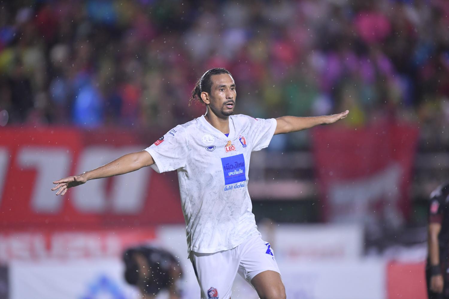 In-form star: Port's Hamilton Soares celebrates his goal against Uthai Thani.