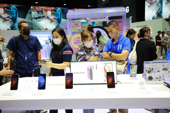 Bangkok Post - Smartphone market shrinks 2% in Q1 - Vimarsana News