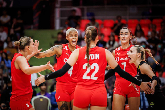 Italy-Poland showdown headlines last-8 battles
