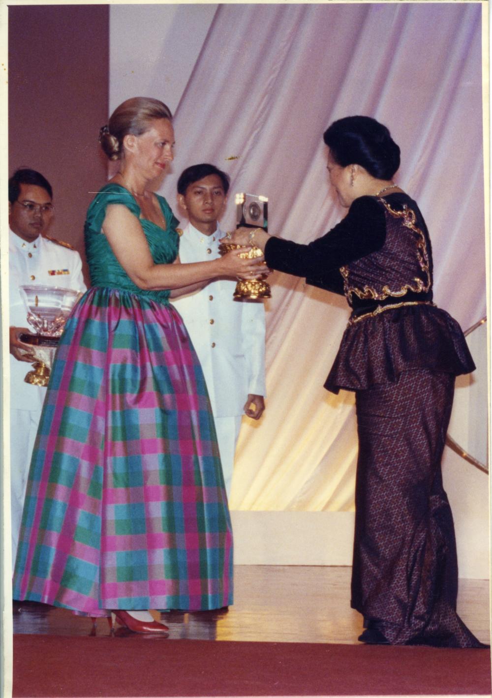 Queen Sirikit accepts the Unicef Special Recognition Award and the Unifem Award of Excellence at the New Building, Suan Ambhorn, in 1992, for her work in women's development.