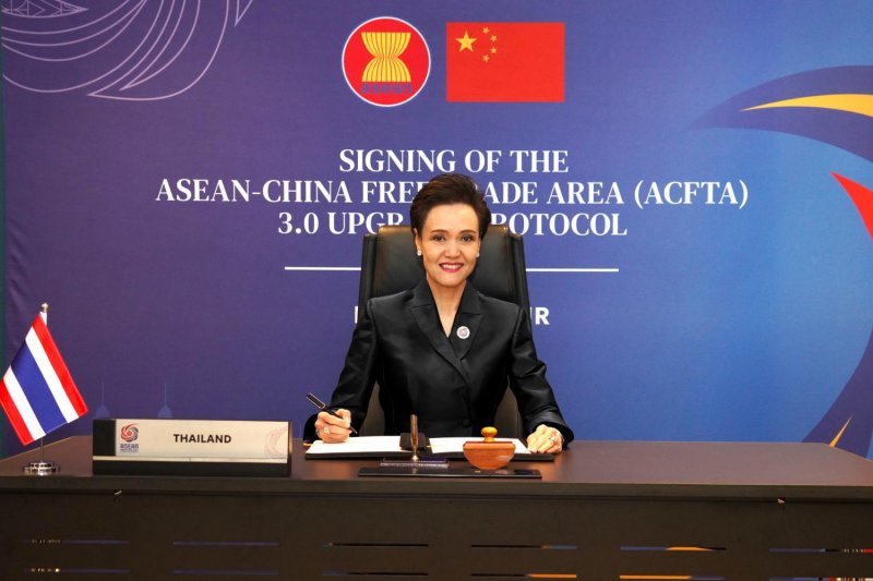 นายศุภจี สุธรรมพันธุ์ รัฐมนตรีว่าการกระทรวงพาณิชย์ กล่าวว่า การลงนามในพิธีสารฉบับปรับปรุงสำหรับเขตการค้าเสรีอาเซียน-จีน ถือเป็นความสำเร็จของอาเซียนและจีน ขณะเดียวกันก็ตอกย้ำความเป็นผู้นำของไทยในการขับเคลื่อนการเจรจาให้บรรลุผลสำเร็จ