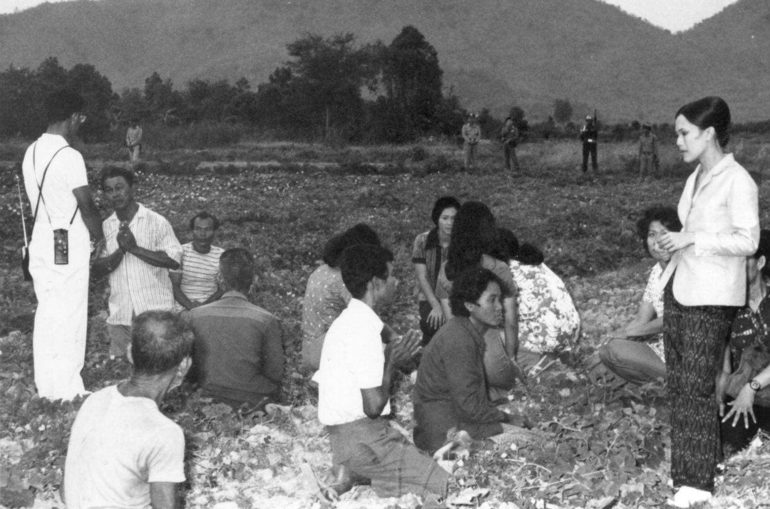 Their Majesties the King and Queen visited members of the Hupkrapong Agricultural Cooperatives at Cha-am district in Phetchaburi province.