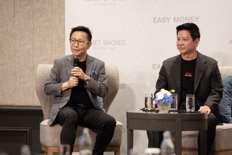 Mr Suthee, left, and Mr Sittiwit, who said young Thai entrepreneurs such as freelancers and online vendors increasingly rely on pawn shop services as working capital for inventory or short-term investments.