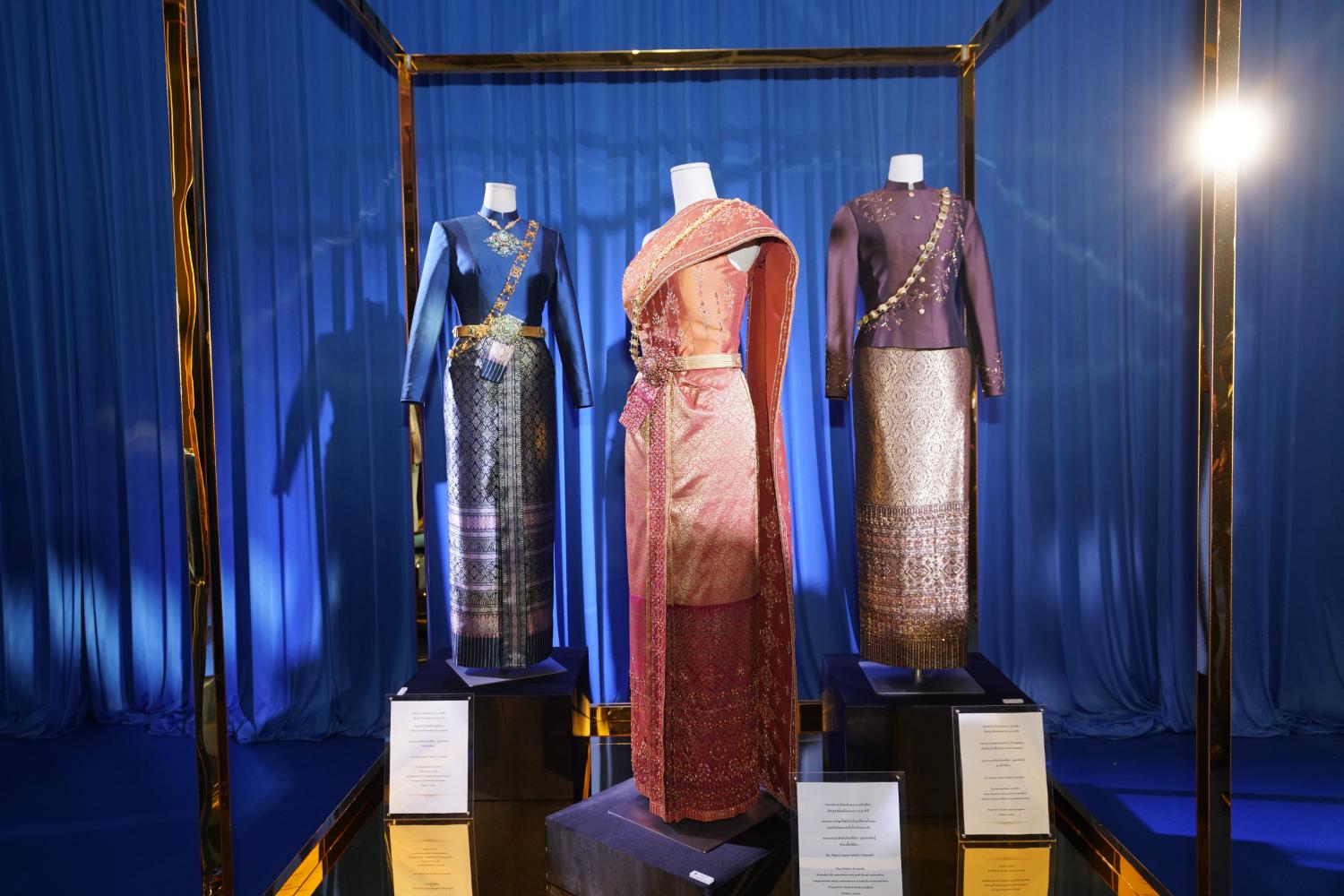 การแต่งกายของสมเด็จพระนางเจ้าสุธิดาฯ