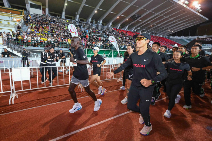 Icon Kipchoge hits the streets of Bangkok