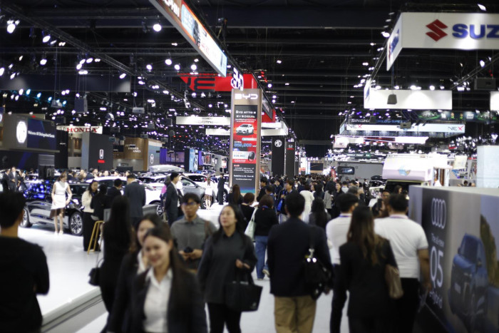 Carmakers demand stimulus