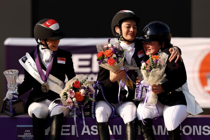Gold in the saddle! Thais reign