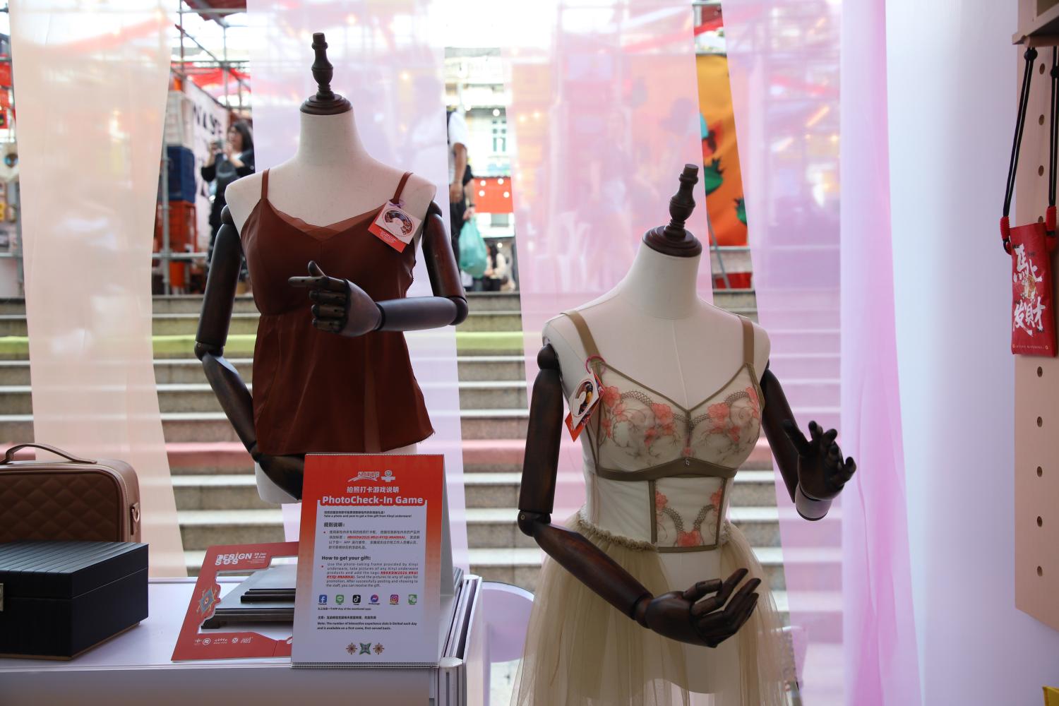 rightTraditional female undergarments at ‘Nanhai Good Gifts Exhibition’.