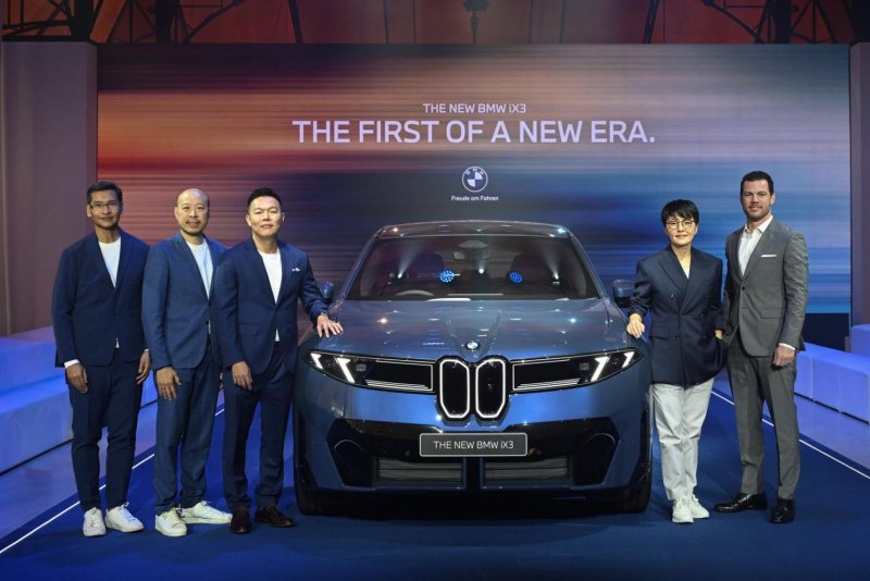 Ms Joo (second right) with BMW Group Thailand executives. The company is concerned about the impact of the Middle East conflict on domestic car sales.