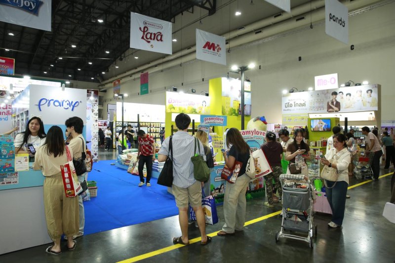 Cat lovers explore products during last week's Thailand Cat Lovers Fair 2026.