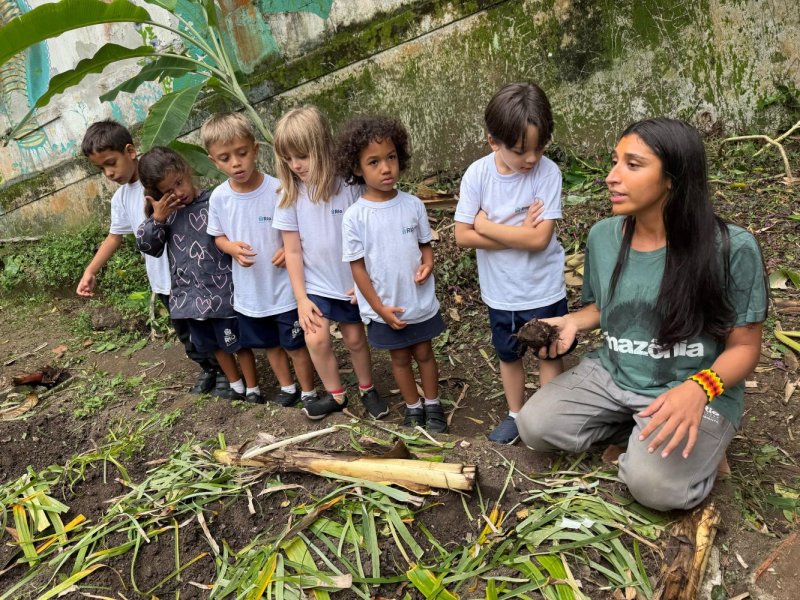 Laura Ribeiro, an educator at the EDI Gabriela Mistral School, teaches students about the importance of nature, food and ecology.
