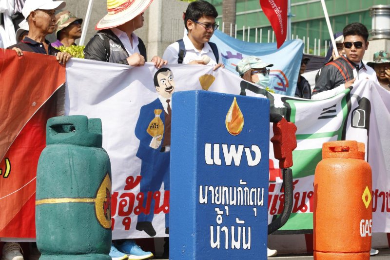 As labour unions protest against soaring energy prices, analysts warn the Thai economy faces higher stagflation risk as the new government has financial constraints. (Photo: Pattarapong Chapattarasill)