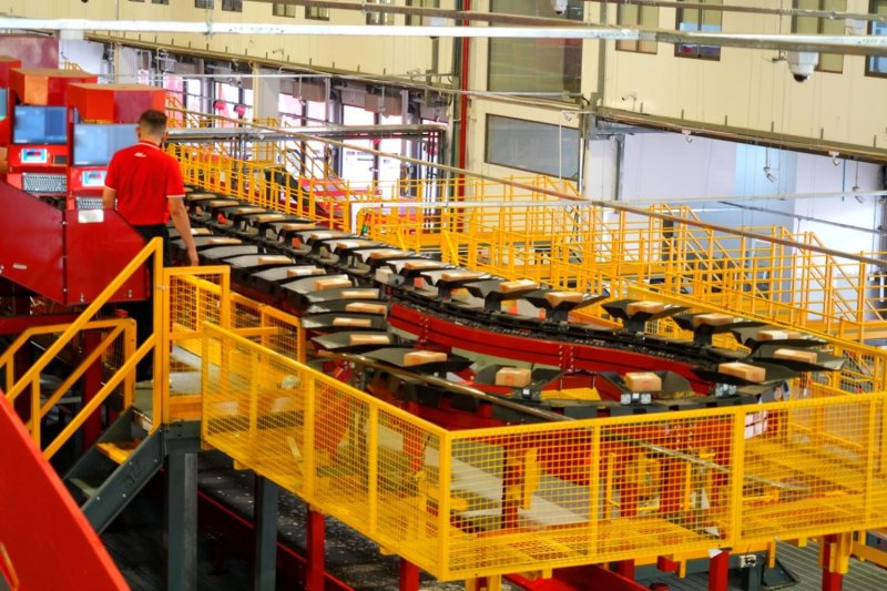 J&T Express' automated sorting system in action.