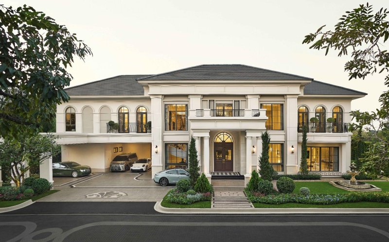 A single detached house at Narasiri Borommaratchachonnani, one of Sansiri's Luxury Collection projects.