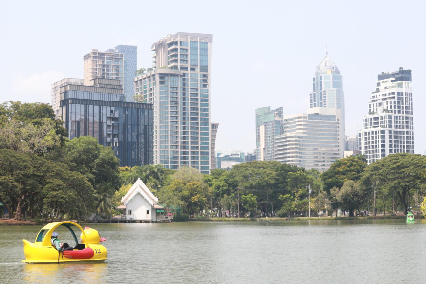 Domestic travel set to slow for long holiday