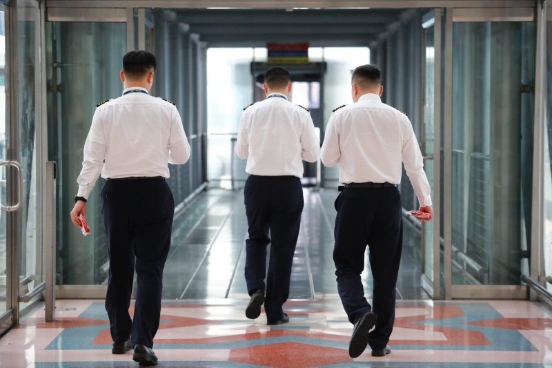 Pilots are receiving fewer allowances as airlines adopt cost-optimising measures during the Middle East conflict. (Photo: Somchai Poomlard)