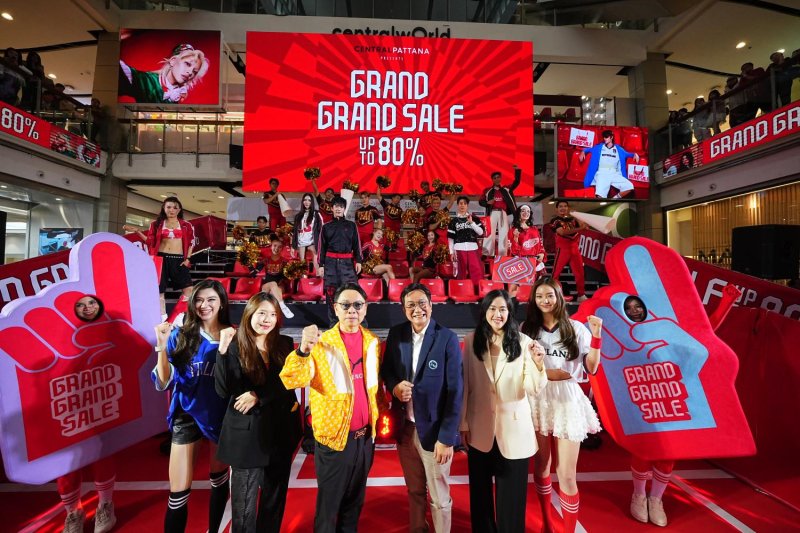 Mr Nattakit (centre left) and Ms Rvisra (second from right) attend a campaign launch event.
