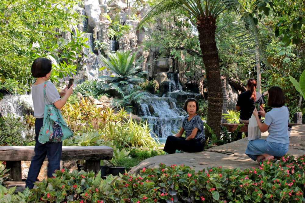 Flat domestic tourism projected