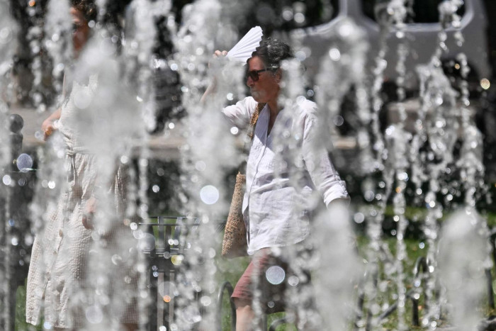 Europeans steer clear amid heatwave