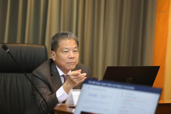 Regulator on unsure footing