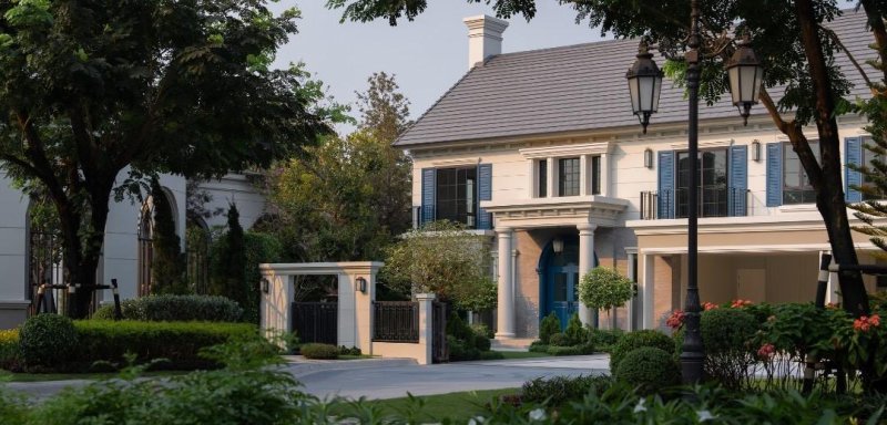 Narinsiri Krungthep Kreetha, with homes priced at around 50 million baht, is nearly sold out.