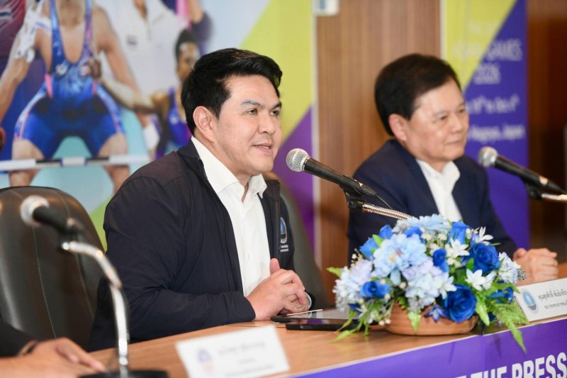 Surasak Phancharoenworakul addresses a press conference. Supplied photo