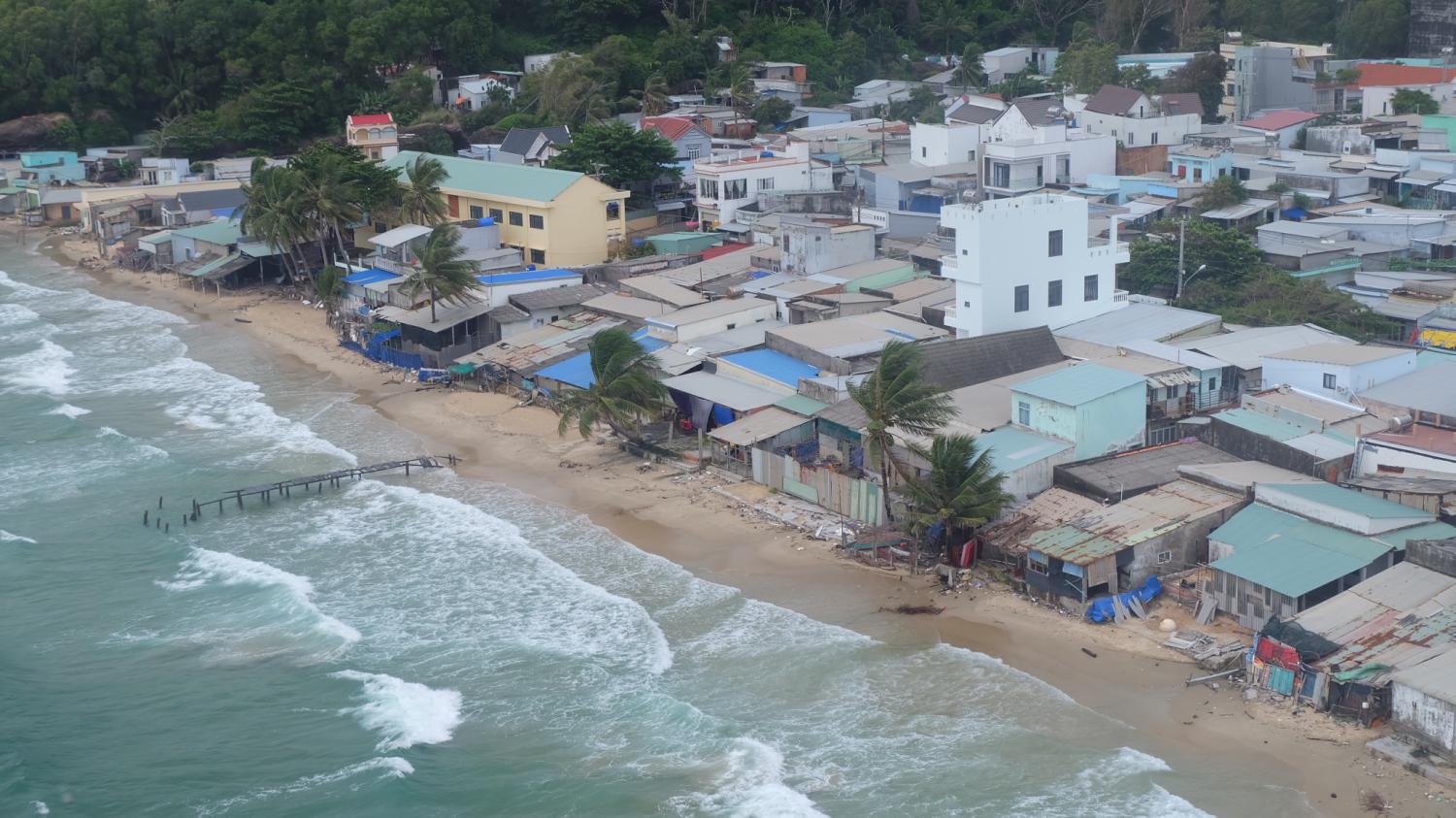 From the cable car, you can see the rugged fishing village and turquoise water. (Photo: Thana Boonlert)