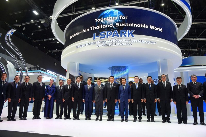 Prime Minister Anutin Charnvirakul, seventh from right; Energy Minister Akanat Promphan, eighth from right; Dr Kongkrapan Intarajang, President and Chief Executive of the national oil and gas conglomerate PTT, sixth from right, and senior officials pose for a group photo on Monday at the opening of PTT Group's exhibition at Gastech 2026, being held at BITEC Bangkok until Thursday. GOVERNMENT HOUSE