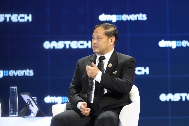 Mr Narin stresses flexible energy management to deal with increasing power demand as he exchanges views on energy supply issues during 2026 Gastech.