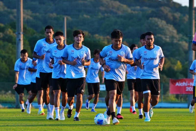 Thailand players train ahead of their quarter-final against China.