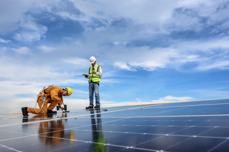 Households are allowed to install solar power systems with a maximum capacity of 10 kilowatts. Surplus electricity can be sold to Egat at a rate of 2.20 baht per unit, up to a limit of 5kW under a 20-year contract.