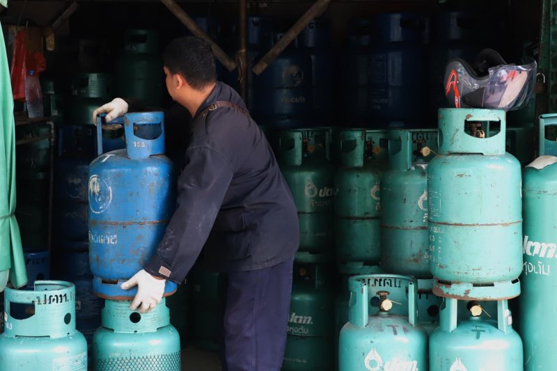An employee prepares LPG cylinders for delivery at a shop in Bangkok. The government continues to subsidise LPG prices, though the Oil Fuel Fund is running up a massive loss. Somchai Poomlard