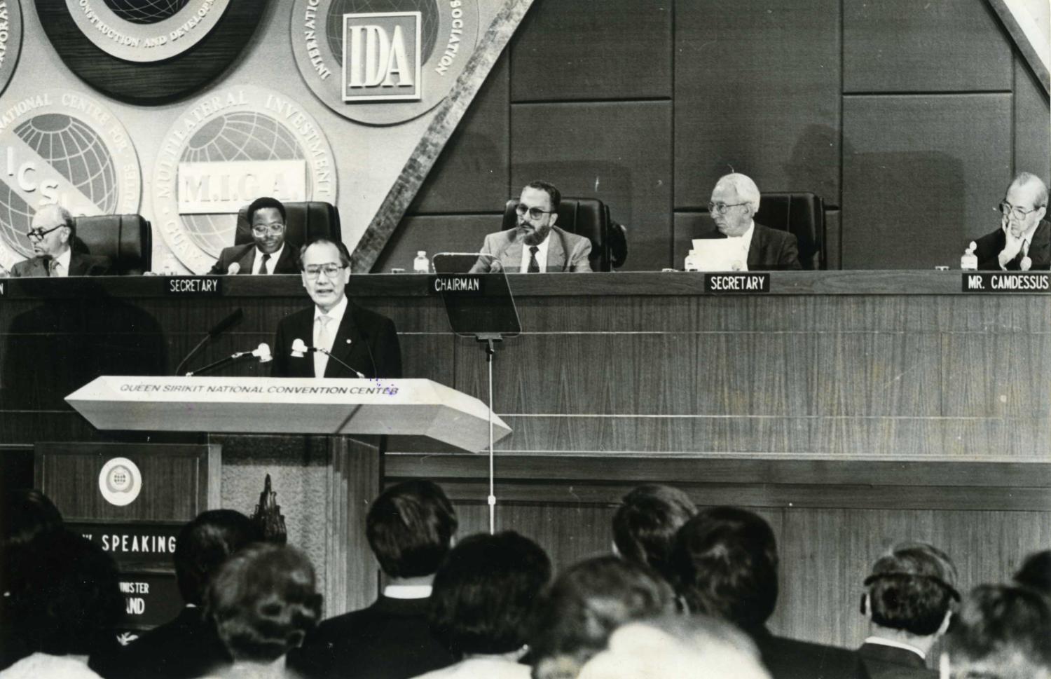 Prime Minister Anand Panyarachun delivers his statement during the opening ceremony of the IMF-World Bank Annual Meetings in 1991.